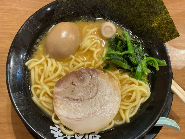 「味玉ラーメン醤油 ¥820」@町田商店 秦野店の写真