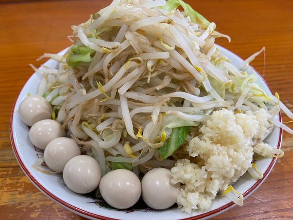 「らーめん（野菜増し、カラメ）＋うずら：780＋110円」@らーめん じろきんの写真