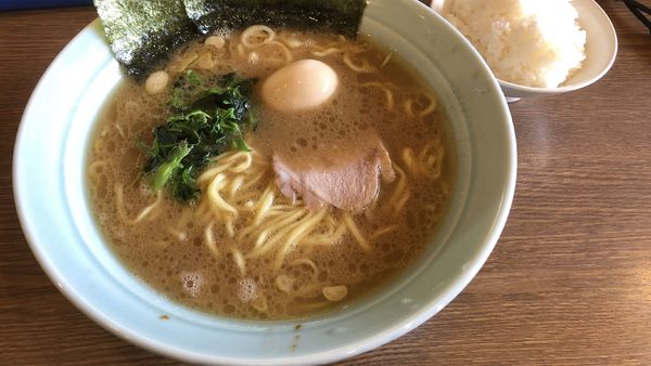 「ラーメン＋ライスセット(味玉トッピング)」@横浜家系らーめん たま家の写真