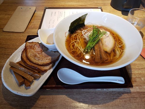 「醤油そば、トッピングいっぱい」@麺や Co粋の写真