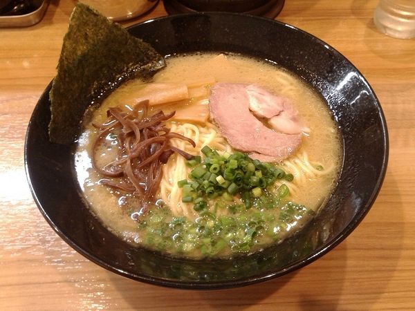 「豚骨ラーメン(大盛)800円」@とんこつらーめん 千軒の写真