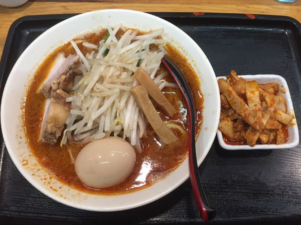 「辛味噌ラーメン＋味玉＋ピリ辛ほぐし豚」@味噌麺処 花道庵の写真