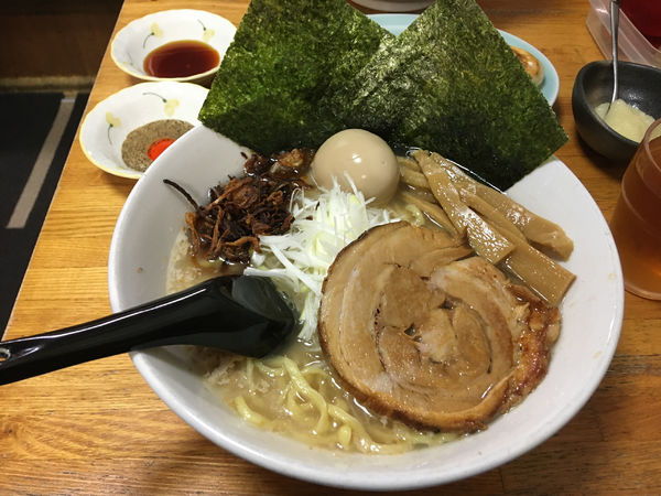 「ちょっとずつ全部乗せラーメン」@塚越ラーメンの写真