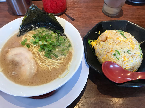 「ラーメンバリカタ　737円」@ばってんラーメン 町田店の写真