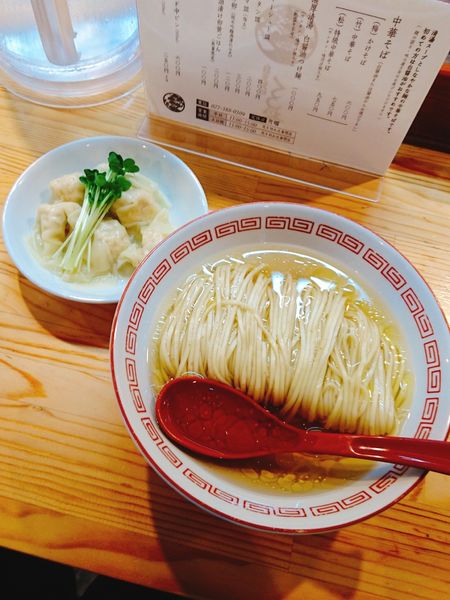 「(梅)かけそば白醤油(ねぎ・ゆず無し)＋ワンタン皿」@自家製麺 くろ松の写真