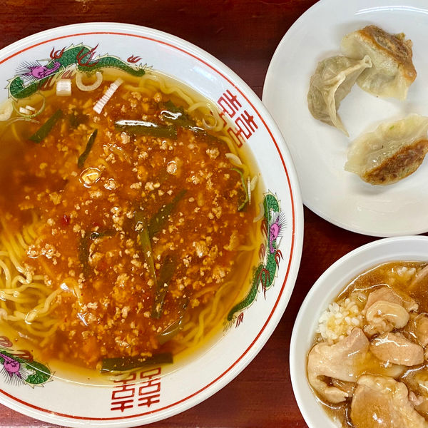 「定番（スタミナラーメン、半バラ丼、餃子3ｹ）￥1000円」@漫々亭の写真