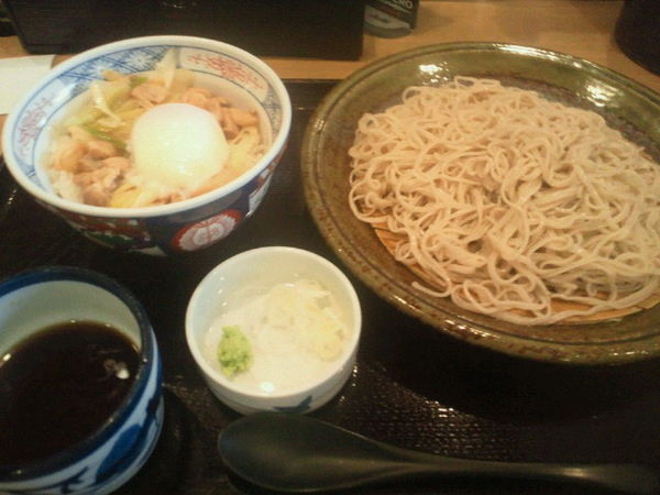 「まかない十割そばセット 770円、そば大盛無料」@十割そば会 福島西口本店の写真