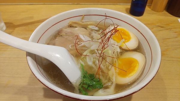「塩ラーメン(小)＋とろ玉 700円」@利尻昆布ラーメン くろおびの写真