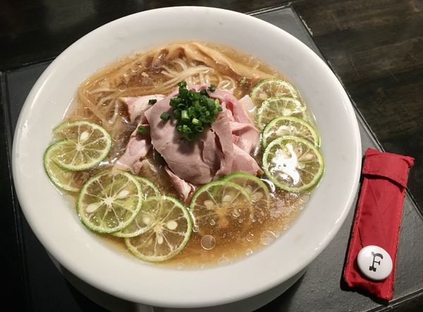 「酢橘の冷やし煮干しらぁめん」@KaneKitchen Noodlesの写真