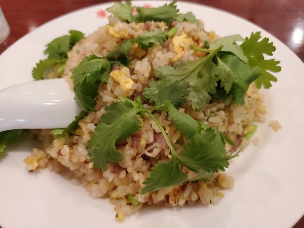 「パクチーソースで炒めた牛肉炒飯」@廣東飯店の写真