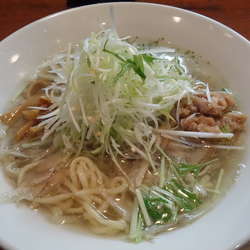 鶏ごぼうラーメン（しお味）