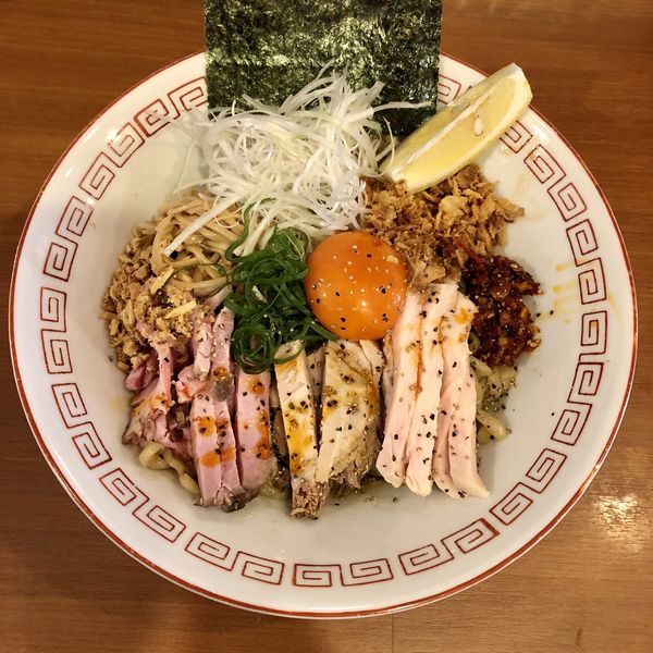 「まぜそば￥850＋卵黄￥100」@自家製手もみ麺 鈴ノ木の写真