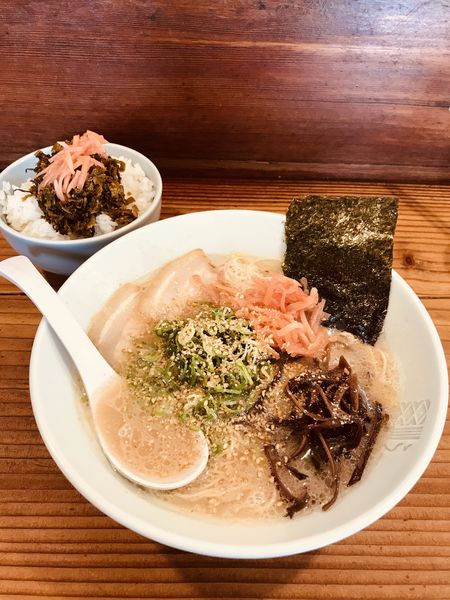 「ラーメン ¥650 中ライス🍚 平日限定サービス」@博多濃麻呂 二子玉川店の写真