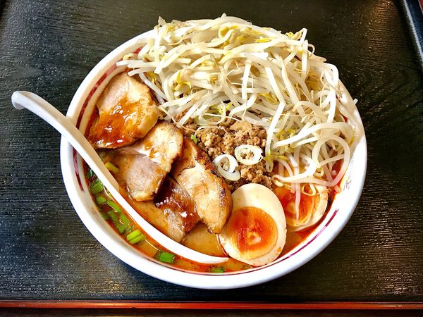 「みそ台湾ラーメン+煮卵、もやし山、焼き豚」@東々の写真