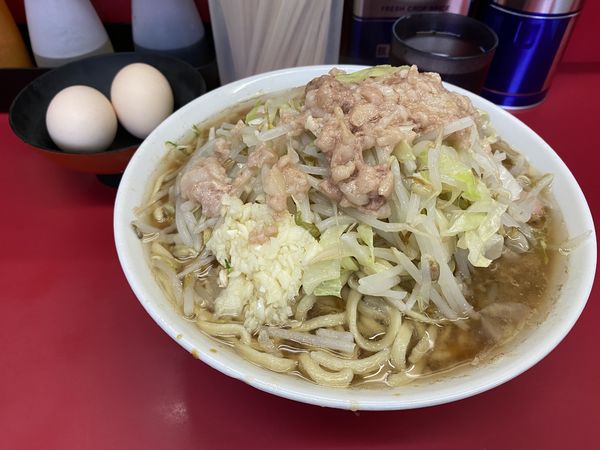 「大ラーメン、生卵×2」@ラーメン二郎 中山駅前店の写真