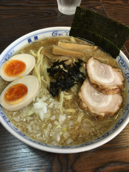 「背脂煮干ラーメン」@二葉 上荻店の写真