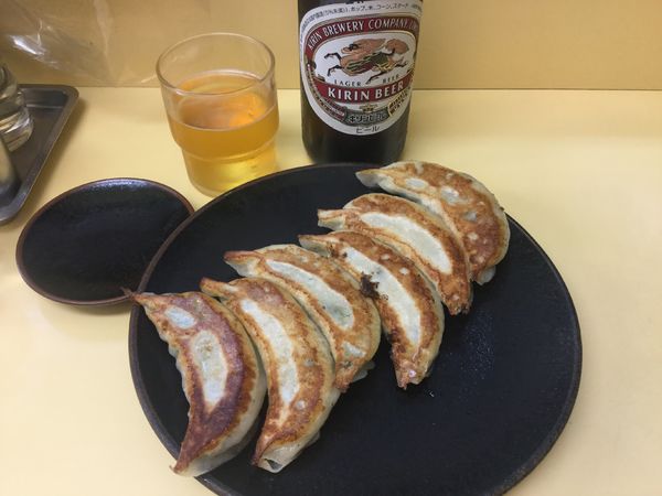 「キリンラガー・中瓶+餃子(¥550+500)」@手もみらーめん 十八番の写真