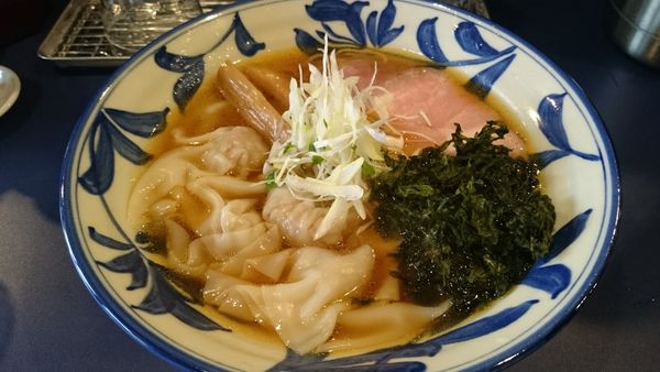 「醤油わんたん支那そば（1,050円）」@世田谷磯野の写真