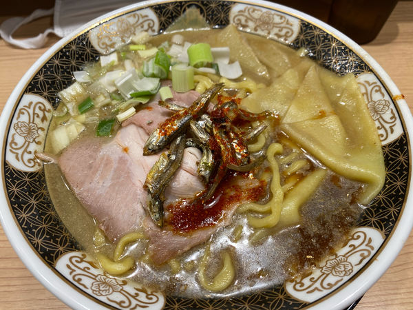 「すごい煮干しラーメン 870円　中盛り 100円」@すごい煮干ラーメン野毛 すし 釣りきんの写真