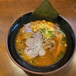 へそまがりタンタン800円＋どてめし450円