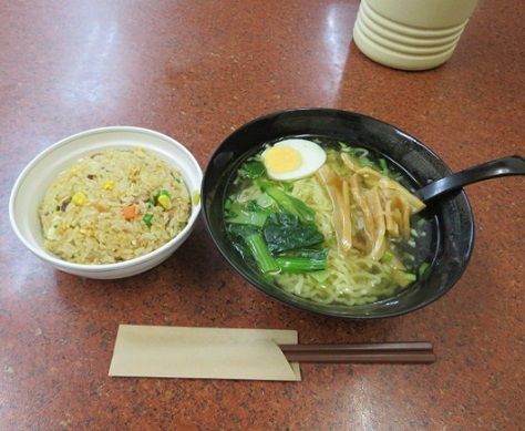 「塩ラーメン　400円　チャーハン　400円」@思秀の写真