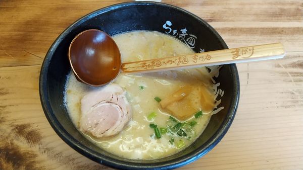 「らぁ麺800円」@らあ麺×つけ麺専門店 まがりの写真