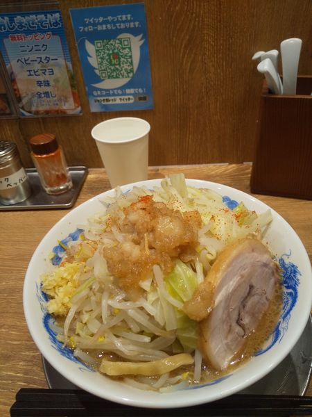 「ラーメン並680円(ヤサイ・アブラ・ショウガ)」@ジャンクガレッジ 狭山店の写真