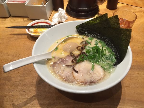 「白丸ラーメン　替玉1玉」@博多一風堂 松山店の写真