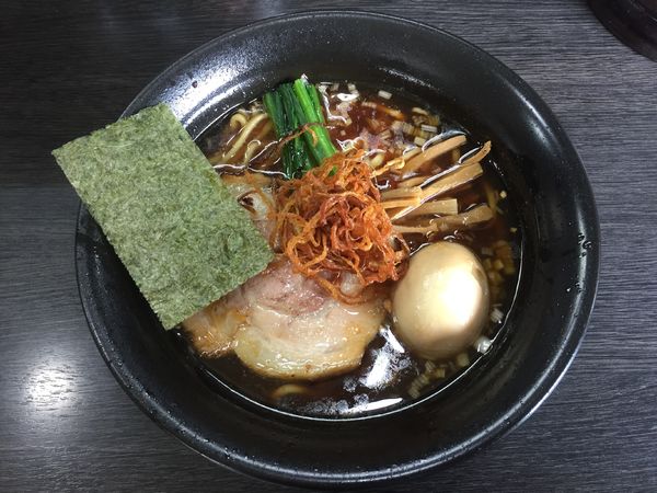 「焦がし醤油（太）＋味玉トッピング」@麺屋 番の写真