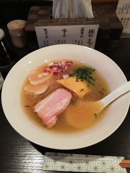 「塩そば　900円」@まがり鶏の写真