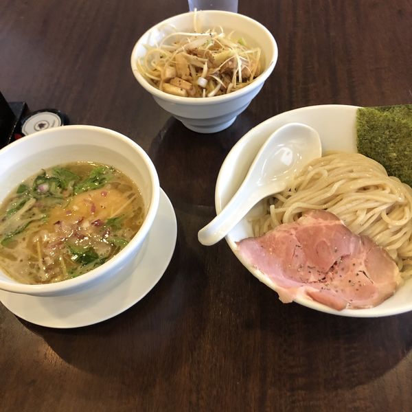 「鶏白湯つけ麺　850円　ネギチャー丼250円」@麺場ニ寅 川越店の写真