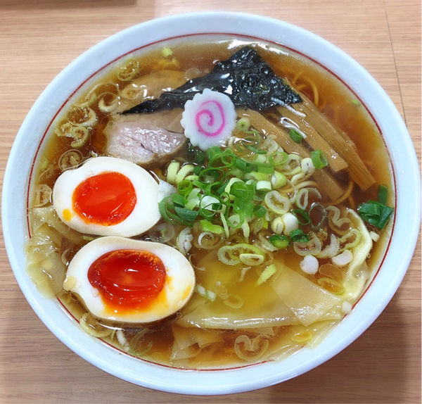 「ワンタン麺(味玉)」@谷島屋の写真