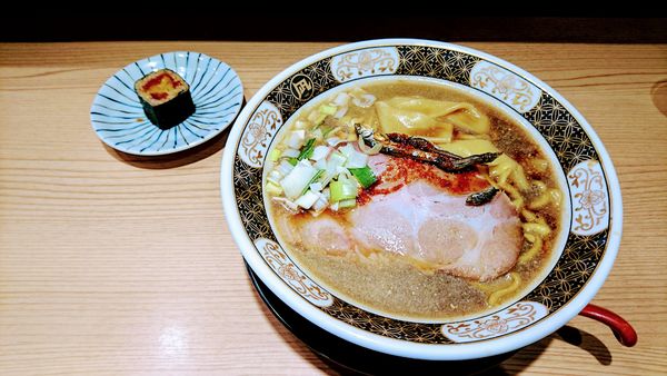 「すごい煮干しラーメン+鉄火たくあん巻(サービス)」@すごい煮干ラーメン野毛 すし 釣りきんの写真