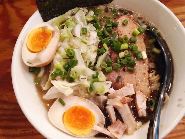 「味玉らーめん＋キャベツとマー油」@富士らーめんの写真