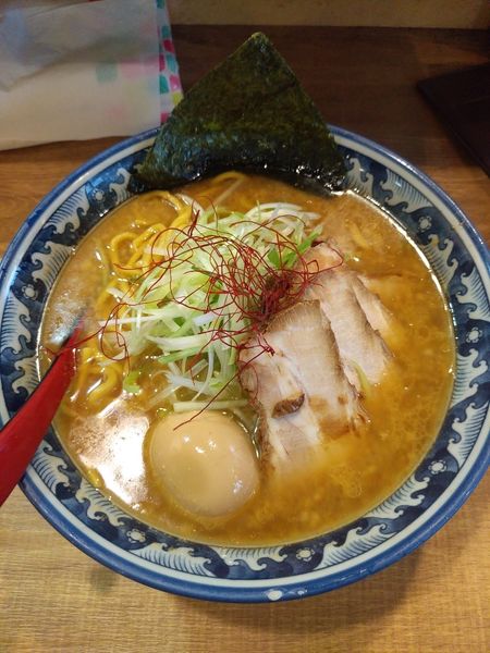 「ブラック豚骨+チャーシュー3枚+味玉 メンマ抜き」@本格拉麺酒房 もっけいの写真