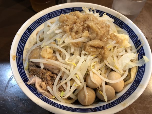「限定A 煮干し油そばニンニク少しアブラマシうずら」@ラーメン ゼンゼンの写真