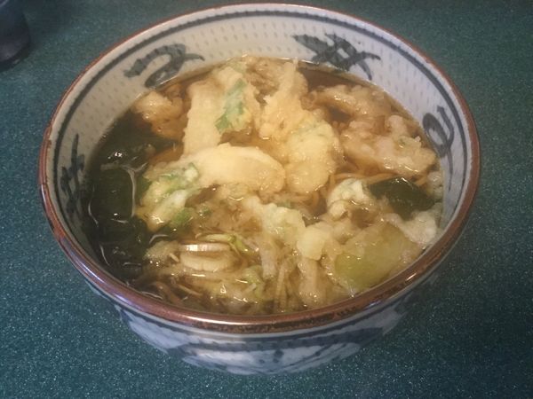 「バラ玉ネギ天そば（￥370）」@明神そばの写真