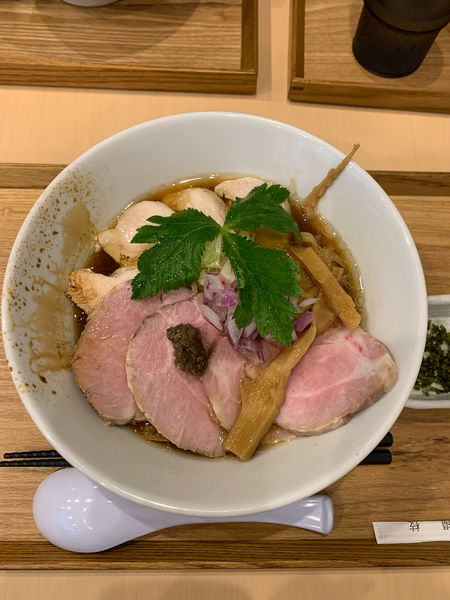 「名古屋コーチンの醤油ラーメン全部乗せ」@らぁ麺 彩どりの写真