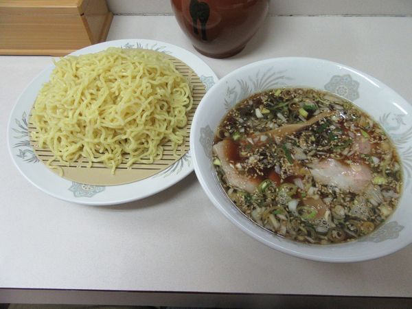 「チャーシューつけ麺正油（１０５０円）＋大盛１１０円」@支那そば一麺 下広岡店の写真