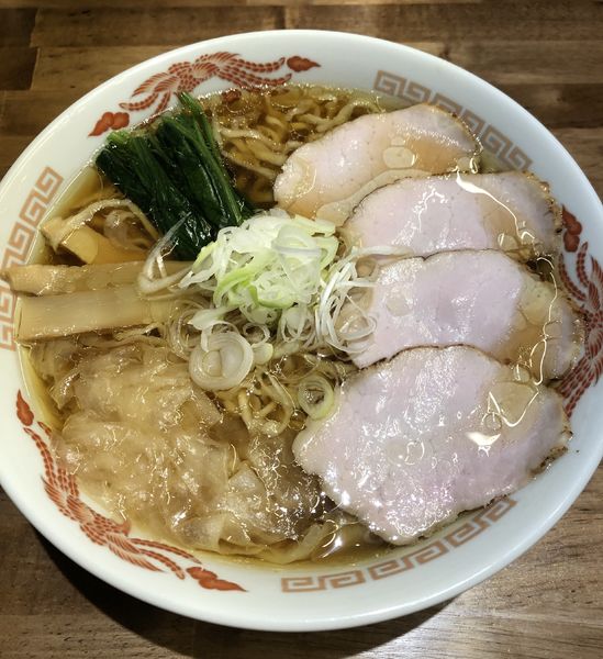 「手打ちらーめん(東北サイズ)1100円➕ピロワンタン300円」@西荻燈の写真