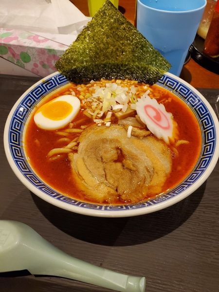 「レッド中華そば中太麺」@山勝角ふじ 二十世紀が丘店の写真