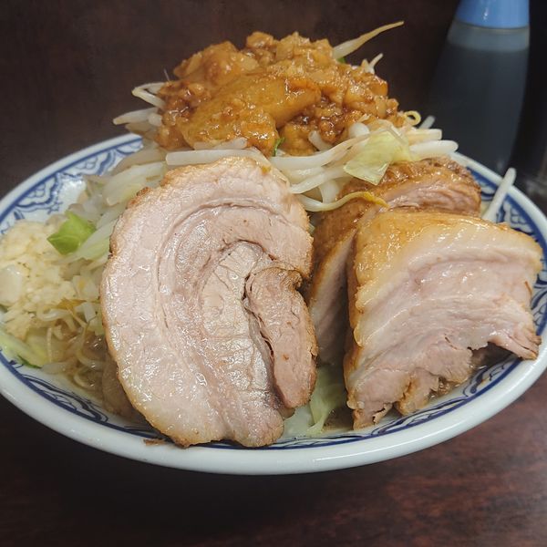 「ぶた大ラーメン950円(ニンニク野菜アブラ)」@ラーメン二郎 めじろ台店の写真