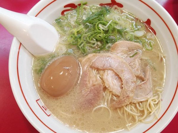 「長浜ラーメン＋味付け玉子」@博多長浜屋台やまちゃん 銀座店の写真