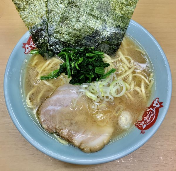 「ラーメン ¥740 (固め、濃いめ、多め)」@横浜ラーメン 町田家 新宿南口店の写真