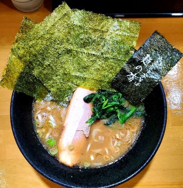 「家系インスパイア+柚子胡椒」@自家製中華そば 麺の虜の写真