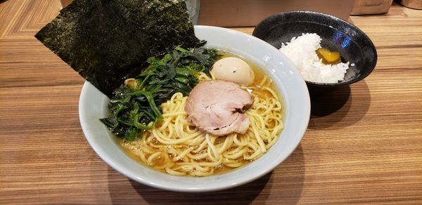 「ラーメン中　味玉　ほうれん草　ライス小」@横浜らーめん渡来武 総本店の写真