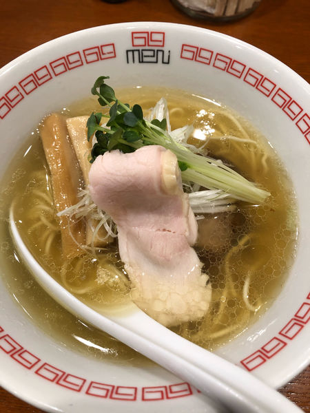 「塩らぁめん　800円」@noodle kitchen 六九麺の写真