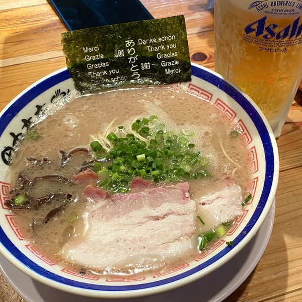 「らーめん（ハリガネ）＋生ビール（中）」@博多長浜らーめん 田中商店の写真