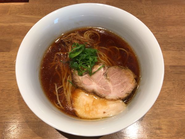 「醤油らぁ麺」@らぁ麺や 嶋の写真