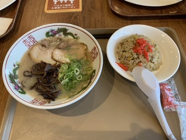 「ラーメン＋半チャーハン」@博多だるまJAPAN イオンモール幕張新都心店の写真